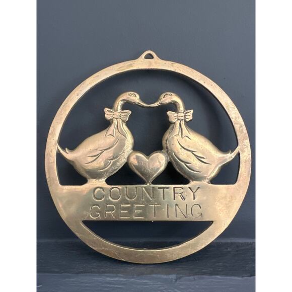 Vintage Brass Kissing Geese Country Greetings Wall Decor Trivet Farmhouse Design - Picture 1 of 9